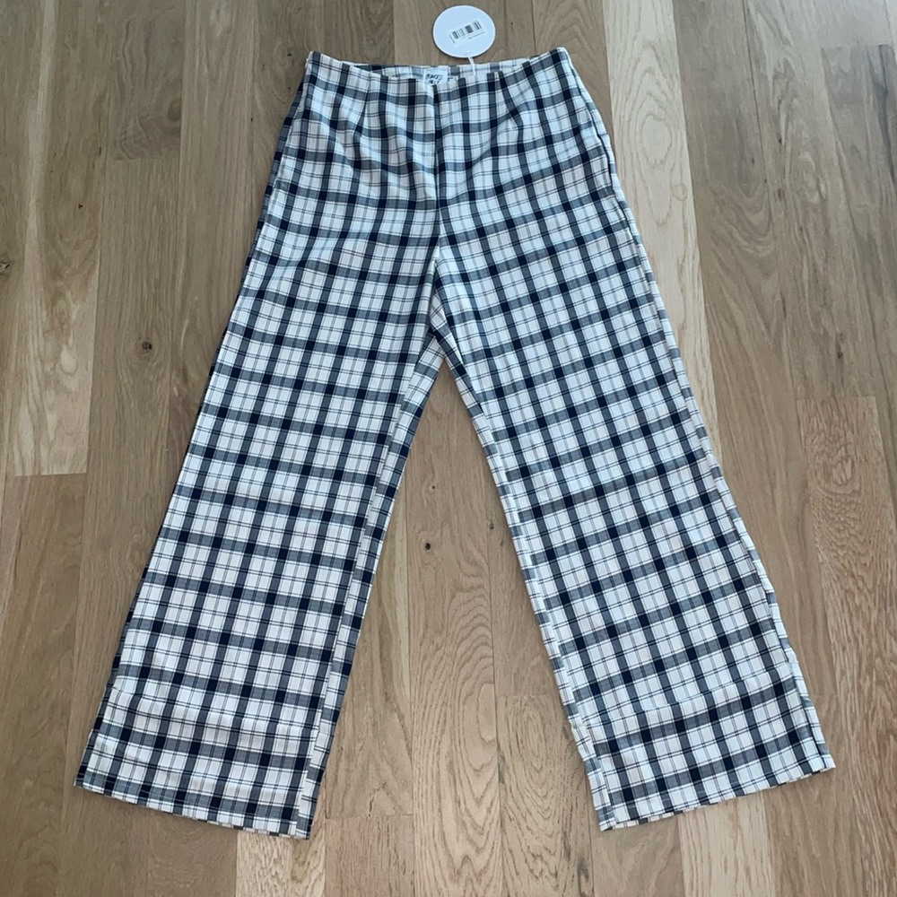 Princess Polly plaid pants size 10. White and navy blue. Side zip at hip